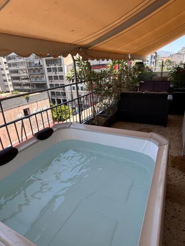 Jacuzzi Patio & Acropolis view 2-BD Retreat