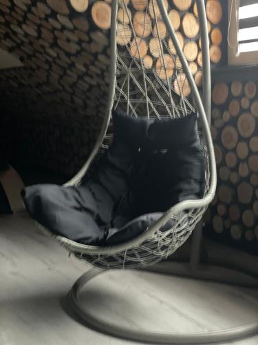 a black chair with a black pillow in it at Chata Drwala w Rynku -Duża Wanna -Klima ,1-4 Os -Car Park Faktura in Kielce
