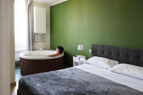 Vatican Jacuzzi House