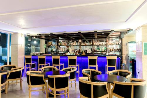 Ο χώρος του lounge ή του μπαρ στο Hotel Riviera 