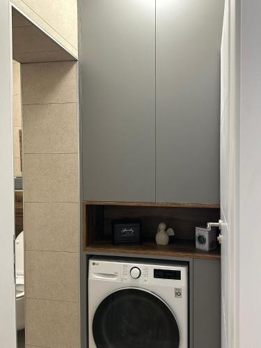 Apartment V