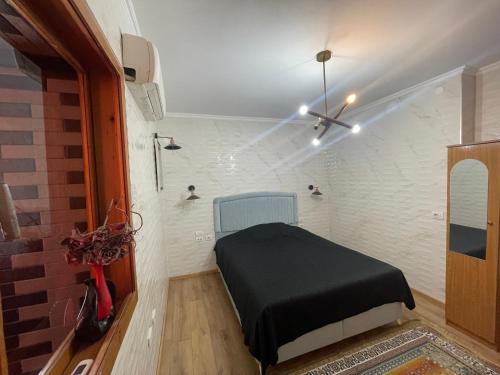 Postel nebo postele na pokoji v ubytování Apartamet pushimi Pogradec