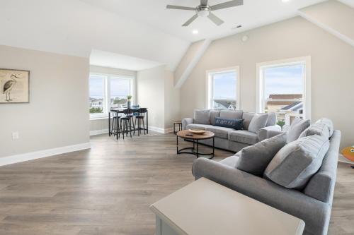 Χώρος καθιστικού στο Grey Pearl Villa