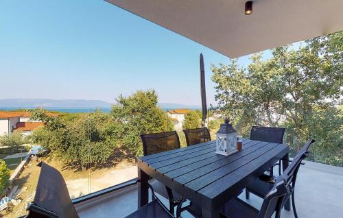 Gorgeous Apartment In Drenje With House Sea View