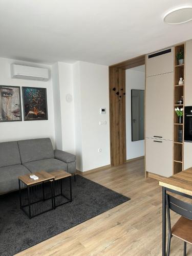 Apartment N