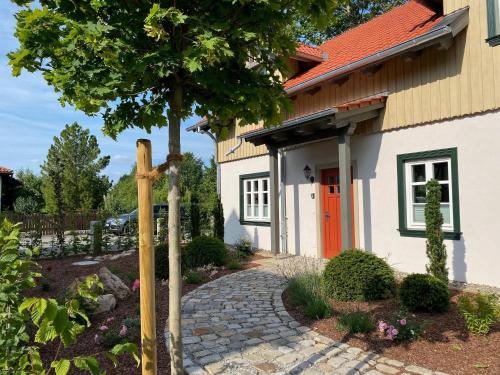 a small white house with a red door at Landhaus-zum-Wieseneck in Ilsenburg