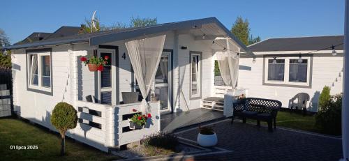 Gallery image of Domki LA MER z własnymi ogródkami- Balia z jacuzzi ,sauna ,rowery, klimatyzacja in Ustka