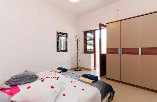 Posteľ alebo postele v izbe v ubytovaní Apartment Seline - Paklenica Riviera 35389