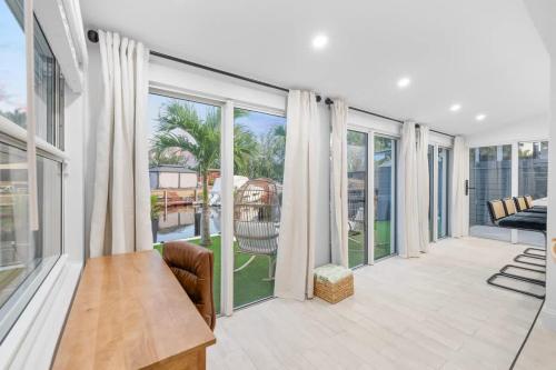 Gallery image of Tropical WaterFront Oasis in Dania Beach