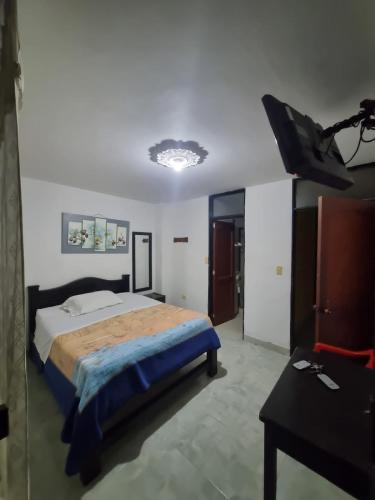 Ένα ή περισσότερα κρεβάτια σε δωμάτιο στο Hotel El Nogal