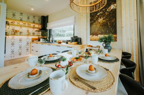 a kitchen with a table with plates of food on it at Yama Krywe in Krywe