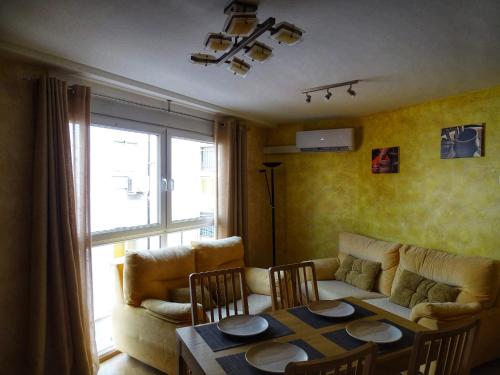 a living room with a couch and a table with chairs at Casa el Alfar mudéjar in Teruel