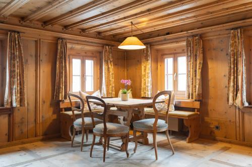 a dining room with a table and chairs at Chesa Michel in Bever
