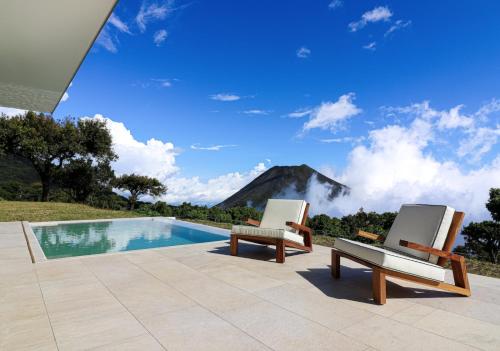 a swimming pool with a mountain in the background at Hotel Finca Campo Bello in Cerro Verde
