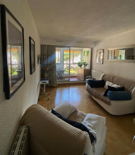 Studio avec vue port, piscine & parking privé