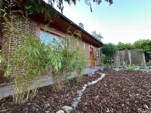 a house with a garden with plants in the yard at FachWerkPerle am Alfsee in Rieste