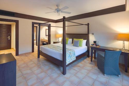 Кровать или кровати в номере Catalonia Playa Maroma - All Inclusive