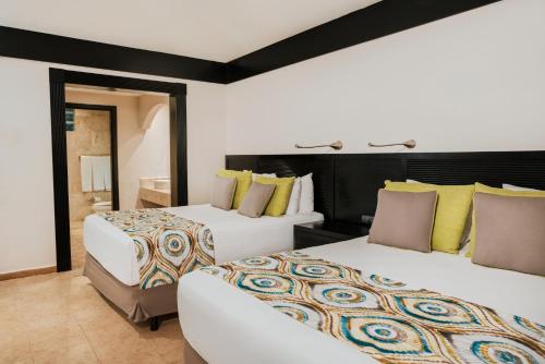 Кровать или кровати в номере Catalonia Playa Maroma - All Inclusive