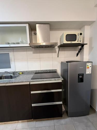 Cuisine ou kitchenette dans l'établissement Departamento Ama con estacionamiento para vehículos chicos