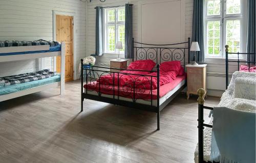 Ένα ή περισσότερα κρεβάτια σε δωμάτιο στο Gorgeous Home In Tonstad With Wifi