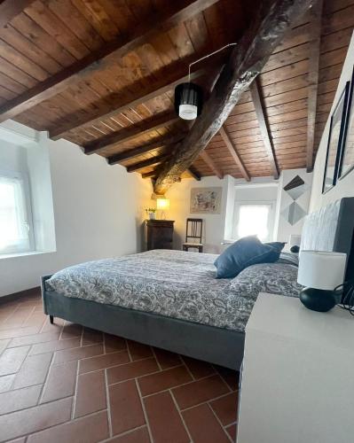 a bedroom with a bed and a wooden ceiling at Casa Pierina in Vicchio
