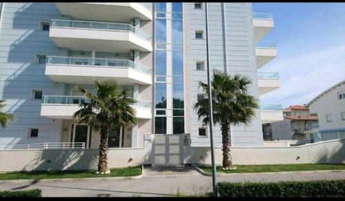 Το κτήριο όπου στεγάζεται  το διαμέρισμα