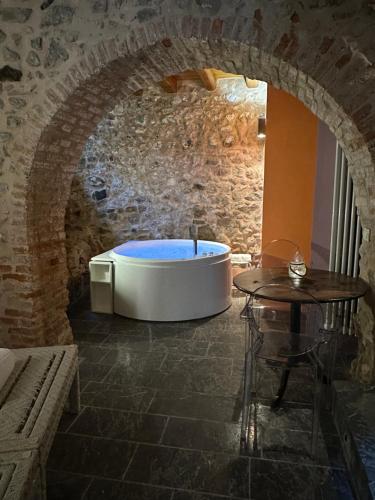 Fotografia z galérie ubytovania Gratteri Stone Jacuzzi House v destinácii Gratteri