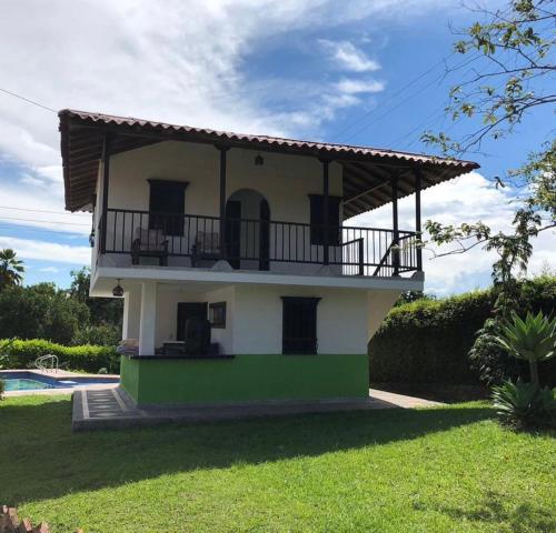 Taman di luar Porvenir las bromelias