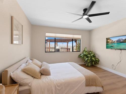 Кровать или кровати в номере Sunset house