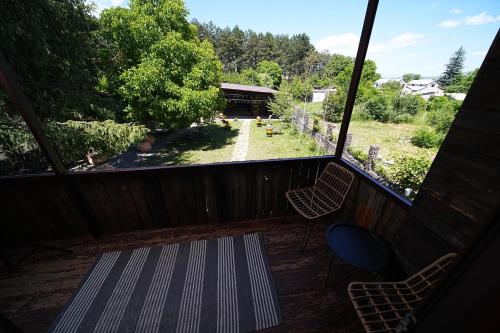 EcoLife Lodge Hotel & Restaurantにあるバルコニーまたはテラス