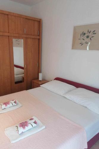 Apartments by the sea Bilice, Krka - 23875