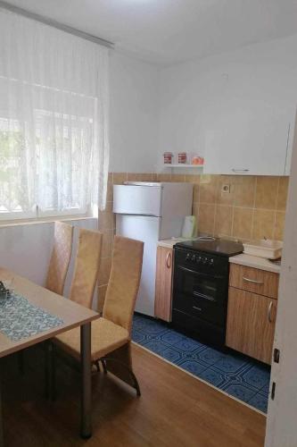 Apartments by the sea Bilice, Krka - 23875