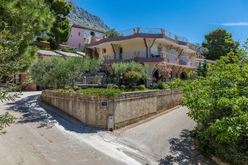 Apartments by the sea Lokva Rogoznica, Omis - 24321