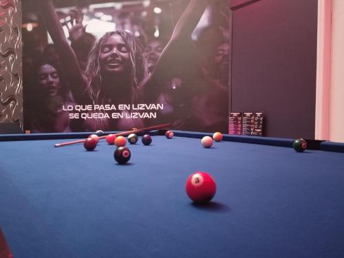 Biliár nebo kulečník v ubytování Lizvan Hotel-Motel