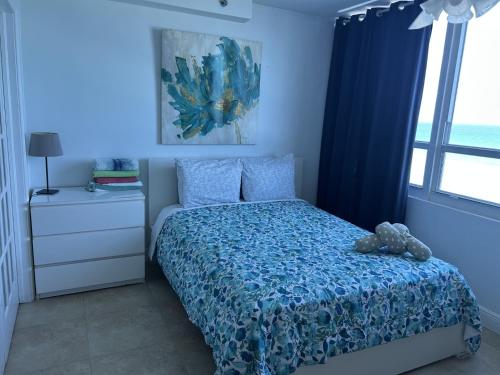 Ocean Front Studio Unitsにあるベッド