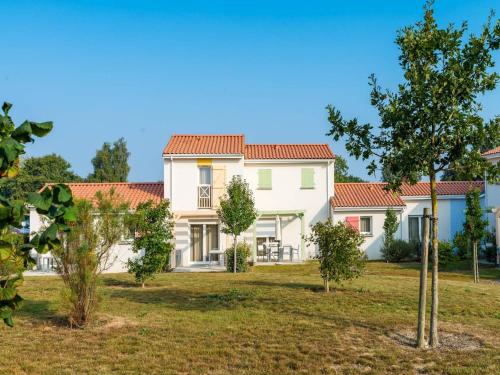 Cozy Holiday Home Near Veillon