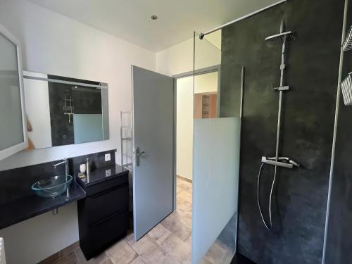 Ένα μπάνιο στο Villa in St Denis with Private Pool