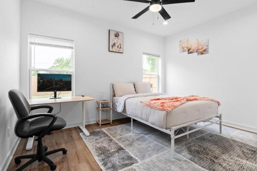 a bedroom with a bed and a desk and a chair at Cozy Modern 3BR Houston Townhome in Houston