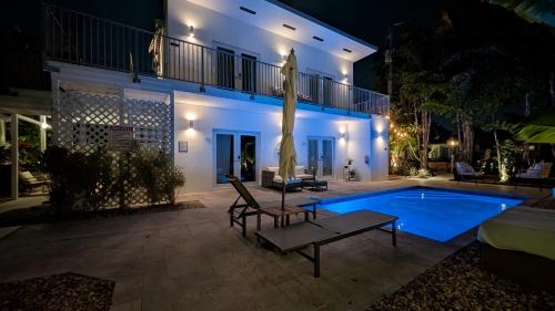 a villa with a swimming pool at night at Inn On The Drive in Fort Lauderdale
