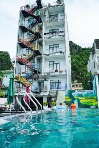 Thuong Hai Hotelの敷地内または近くにあるプール