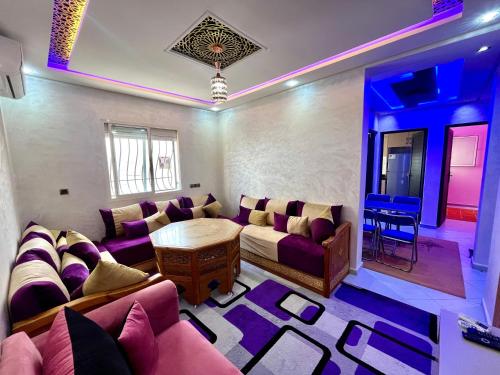 Ruang duduk di Charming apartment