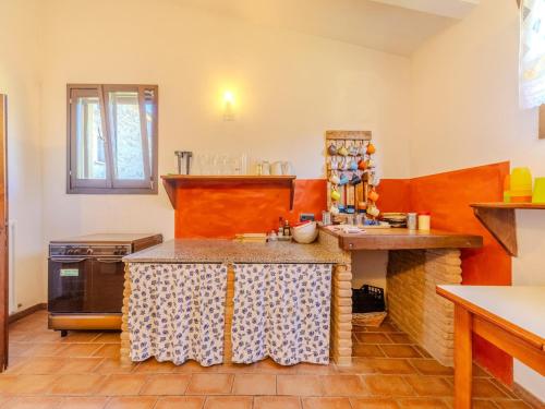 Una cocina o zona de cocina en Farmhouse in Marche with Private Pool