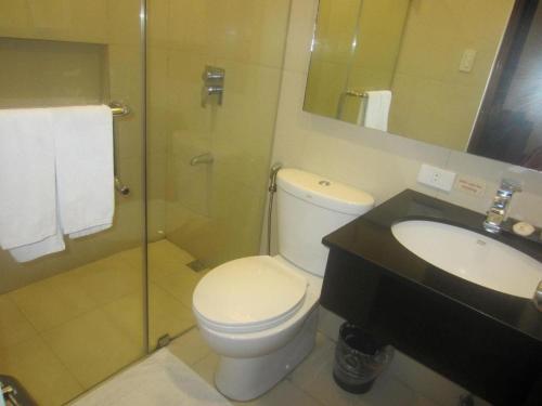 Ванная комната в GT Hotel Bacolod