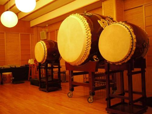 two cymbals sitting on chairs in a room at Otaiko Hills in Fukui