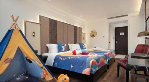 a bedroom with a bed and a play tent at Jinjiang Metropolo Haikou East High Speed Railway Station Normal University in Haikou