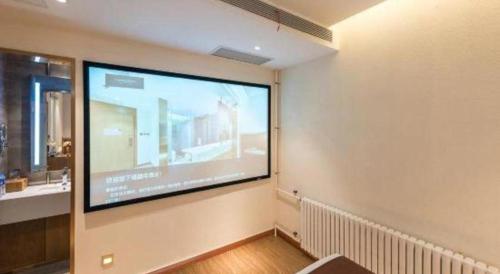 a room with a large projection screen on the wall at James Joyce Coffetel Shijiazhuang the Mixc Jinyuan Tower Airport Bus in Shijiazhuang
