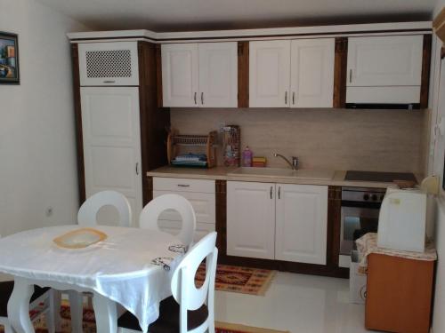A kitchen or kitchenette at Villa Avdira