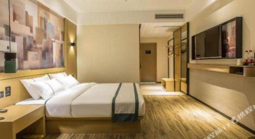 a hotel room with a bed and a television at City Comfort Inn Liuzhou Liucheng in Liuzhou