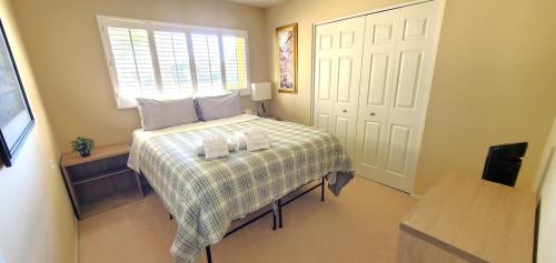 a bedroom with a bed with two towels on it at House & Private Pool, Fast Wifi, Great Location! in Scottsdale