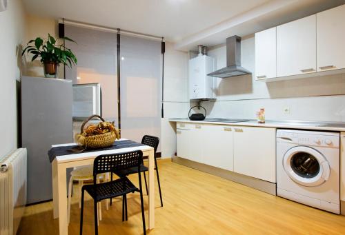 Η κουζίνα ή μικρή κουζίνα στο Apartamentos Albero